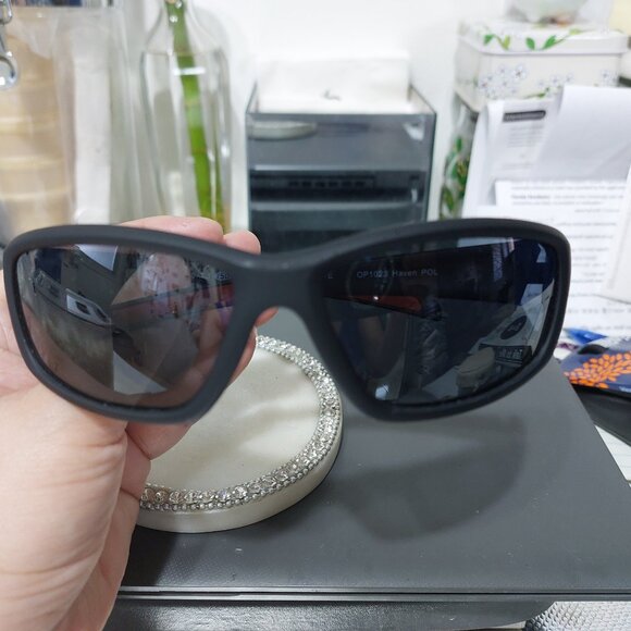 Foster Grant Sunglasses Black Red Multi Toned Colors - Picture 2 of 5